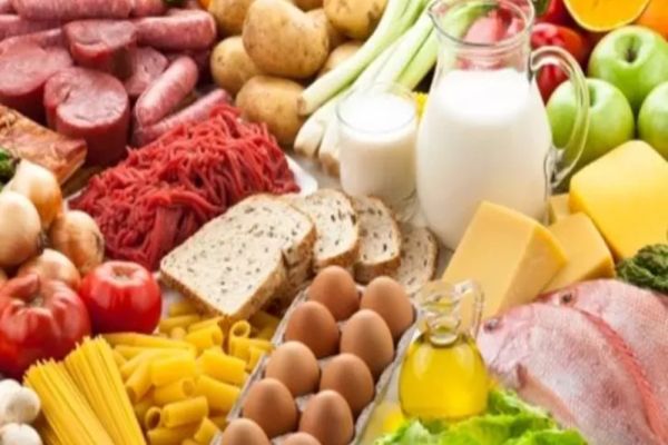 Alimentele nerecomandate după 44 de ani - Avertismentul unui renumit medic român