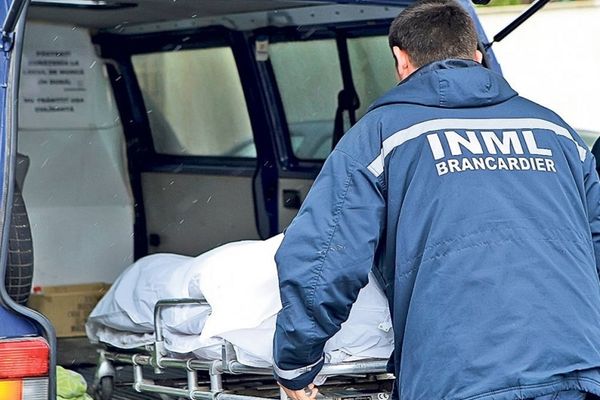 Un bărbat s-a întors beat de la o petrecere și s-a culcat. Familia l-a găsit fără suflare