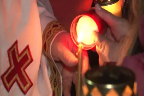 HRISTOS A ÎNVIAT! Milioane de români, la slujba de Înviere