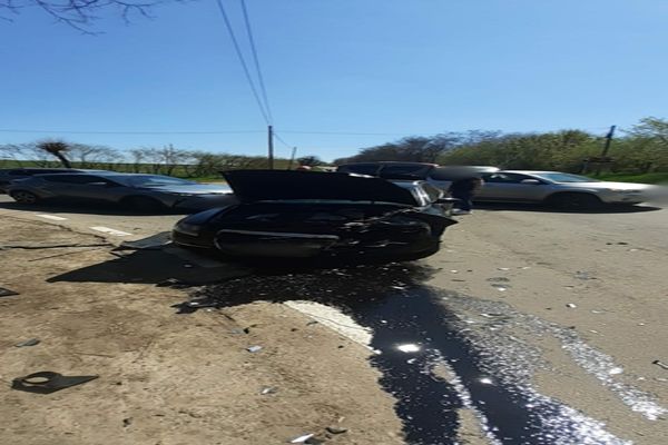 Accident în Suceava! Trei persoane rănite printre care doi copii 