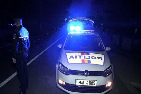 Dosar penal pentru un șofer băut întocmit de polițiști după o urmărire și un blocaj în trafic