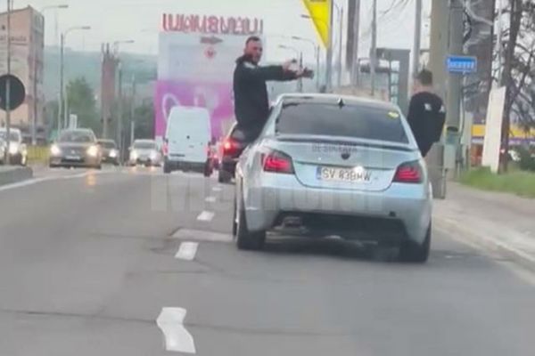 O tânără cu permis de câteva zile, șofer de ocazie pentru doi „cascadori”. Toți trei au sfârșit amendați