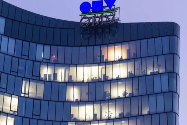 Licența OMV Petrom, prelungită cu 15 ani - Actul este secret - Resursele țării, date pe șest în plină criză socială