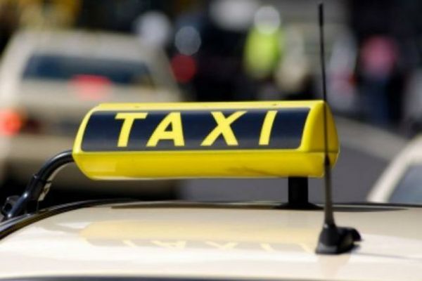 Un taximetrist a sunat la 112 după ce o femeie nu a avut bani să plătească cursa