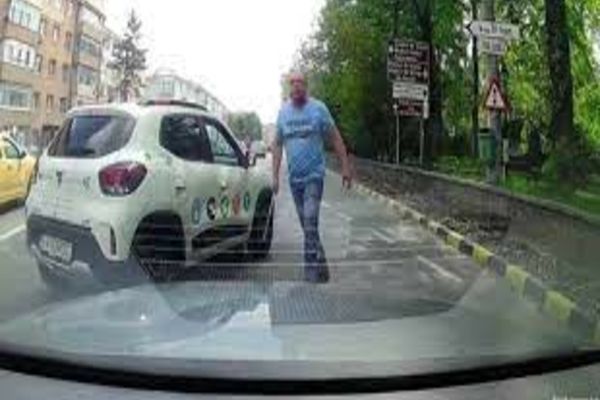 IPJ Suceava: Șofer agresiv în trafic, amendat pentru oprire neregulamentară, dar și pentru provocare de scandal