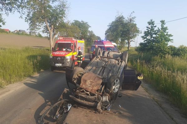 Cascadorie periculoasă pe un drum din Suceava