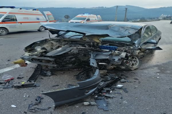 Accident în Pasul Mestecăniș! Patru persoane au ajuns la spital