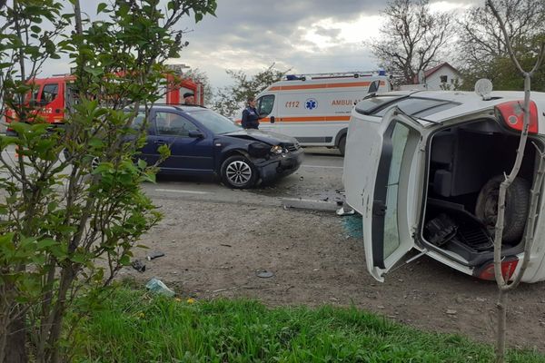 Accident rutier la Bălcăuți, cu 10 persoane implicate