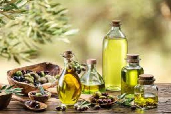 Ulei de măsline. Arată bine, dar cum îți dai seama că este original sau contrafăcut?