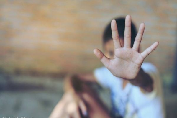 Dezvăluiri șocante: SE ȘTIA de copiii bătuți și violați în centre sociale. Noni Iordache face dezvăluiri terifiante. Cum se apără prefectul și șeful CJ Teleorman