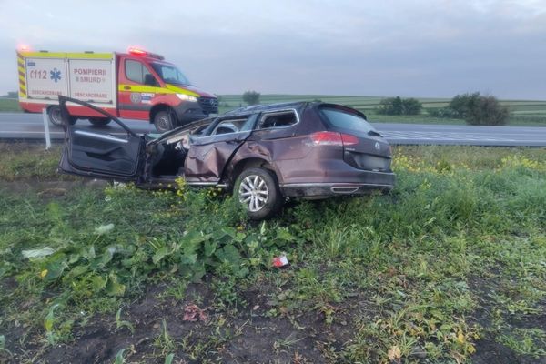 Accident pe un drum din Suceava! Trei persoane au ajuns la spital