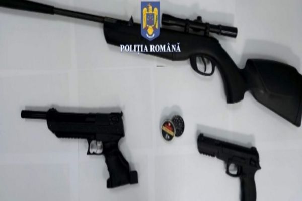 ARMAMENT DESCOPERIT ÎN CASELE A DOI BĂRBAȚI DIN CONSTANȚA. PERCHIZIȚII ÎN CADRUL OPERAȚIUNII „JUPITER”