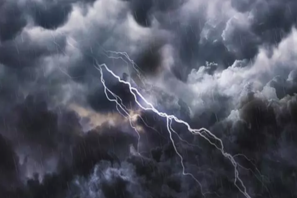 Cod galben de grindină și vijelii de marți, în jumătate de țară