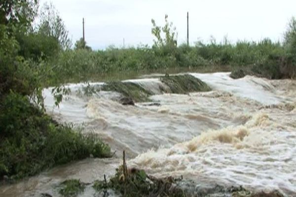 Cod galben de inundaţii pe râurile din 21 de judeţe, până miercuri dimineaţa