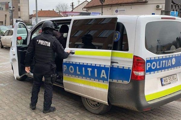 Percheziții acasă la patronii GPL de la Crevedia! Procurorii ridică acte de la Primăria Crevedia și de la sediul stației de gaz