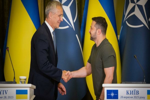 Șeful NATO: Aderarea Ucrainei rămâne blocată de lipsa unui consens. „Eforturile SUA pot readuce pacea în Europa”