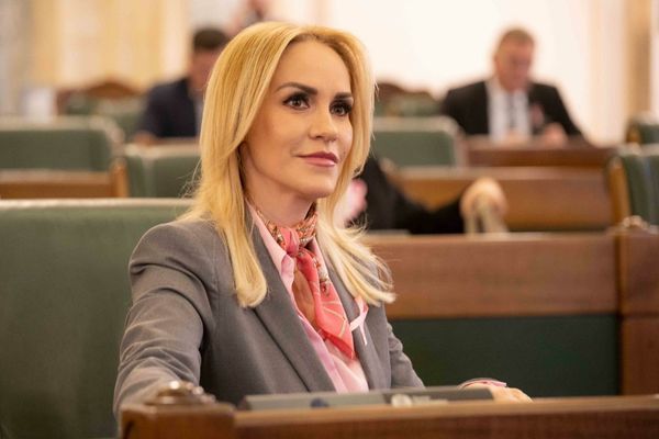 500 de lei pentru preșcolarii și elevii din familii cu probleme materiale - Anunțul Gabrielei Firea