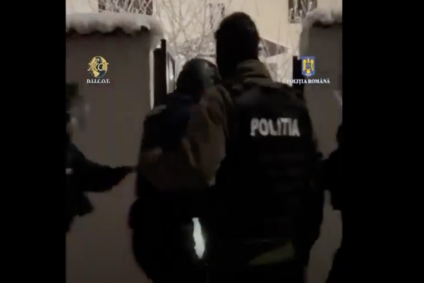 Ample acțiuni de combatere a criminalității, joi dimineață. Reprezentanți ai Poliției Române și DIICOT au descins la 80 de adrese