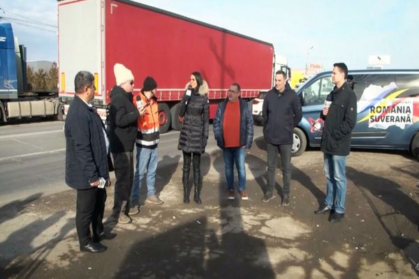 Caravana România Suverană, solidară cu fermierii din stradă. Alexandra Păcuraru, alături de românii umiliți - VIDEO