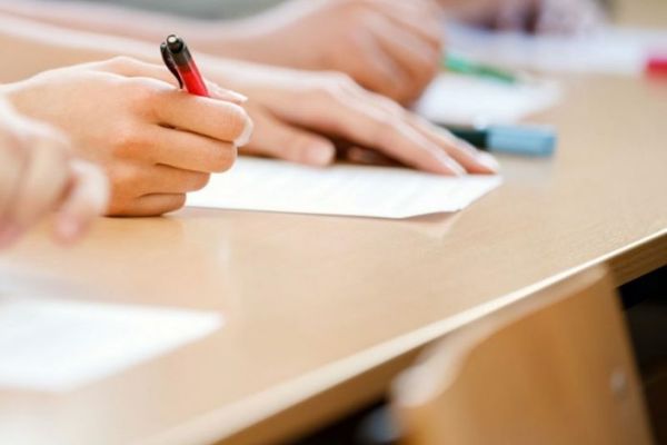 Simulare Evaluarea Națională 2024. Elevii de clasa a VIII-a susţin marţi proba la Matematică