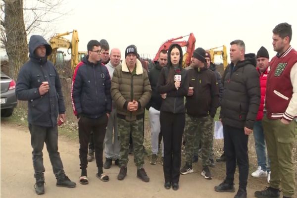 Revoltă în Giurgiu. Transgaz a intrat cu utilajele pe pământul unor fermieri fără să anunțe. Le-a distrus culturile și a lăsat dezastru în urmă