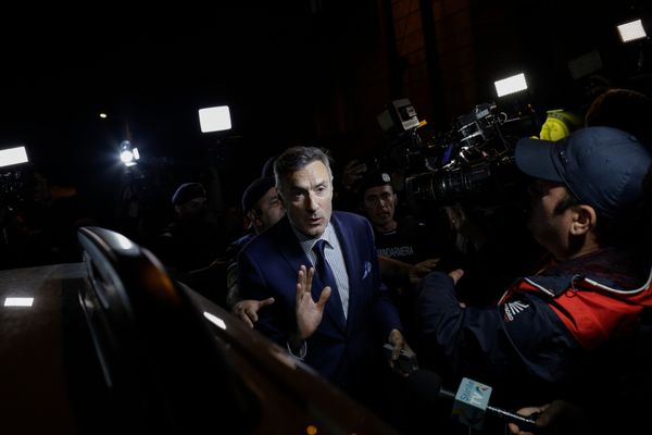 PRIMELE IMAGINI cu generalii Coldea, Dumbravă și cu avocatul Doru Trăilă, după 15 ore de audieri maraton la DNA