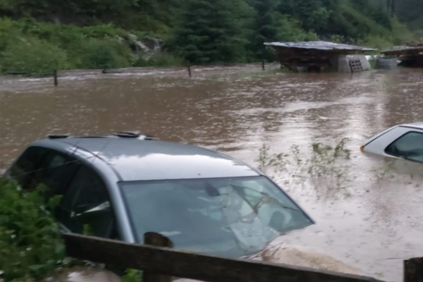 DOUĂ SATE DIN JUDEȚUL SUCEAVA, GRAV AFECTATE DE INUNDAȚII