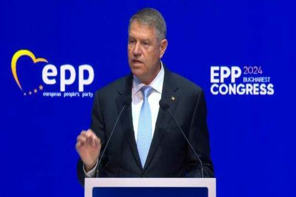 PREŞEDINTELE KLAUS IOHANNIS A SEMNAT MAI MULTE DECRETE PENTRU ACORDAREA GRADULUI DE AMBASADOR