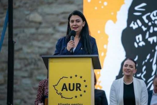 EUROPARLAMENTARUL AUR, GEORGIANA TEODORESCU, AVERTIZEAZĂ CĂ ROMÂNIA RISCĂ SĂ PIARDĂ ZECI DE MILIARDE DE EURO: PREŢUL INCOMPETENŢEI CLASEI POLITICE ROMÂNEŞTI