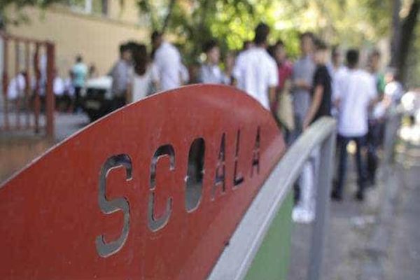 ANUL ȘCOLAR AR PUTEA ÎNCEPE ÎN STRADĂ. SINDICATELE DIN EDUCAȚIE ANUNȚĂ PROTESTE MASIVE DIN 8 SEPTEMBRIE