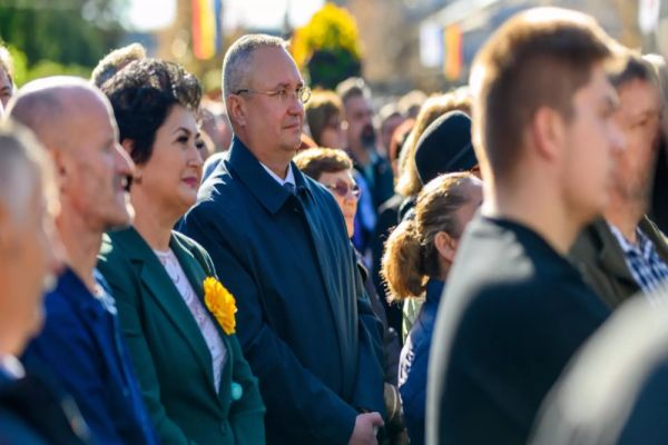 NICOLAE CIUCĂ, LA IAȘI, PRINTRE MIILE DE PELERINI VENIȚI PENTRU SĂRBĂTOAREA SFINTEI CUVIOASE PARASCHEVA