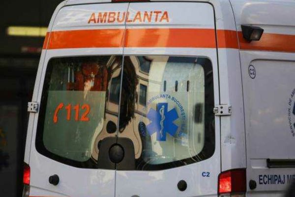 COPIL DE 3 ANI, CĂZUT DE LA ETAJUL 3 ÎN VASLUI. A FOST TRANSPORTAT DE URGENȚĂ LA SPITAL