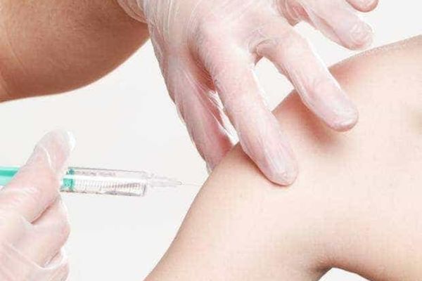 Criză de vaccinare în România: rujeola și alte boli revin în forță. Mii de copii, expuși la riscuri major