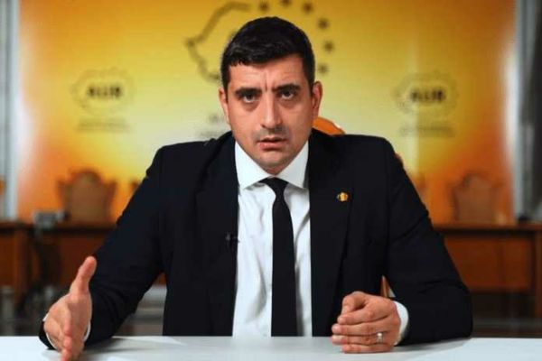 GEORGE SIMION: "EU VOI FI PREŞEDINTELE ROMÂNIEI ŞI NU MĂ VOI ÎNCHINA PE LA AMBASADE STRĂINE”