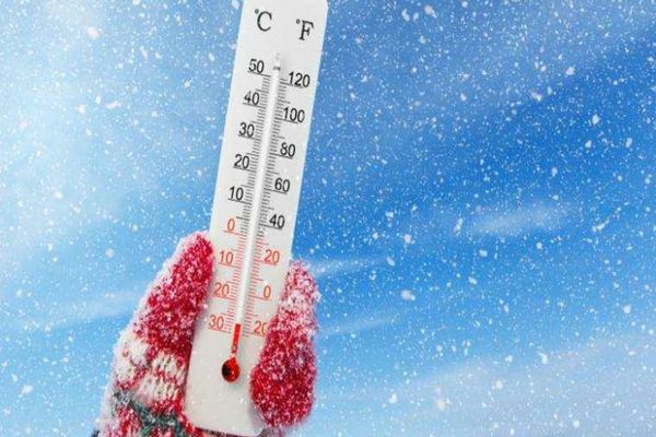 Iarna lovește din nou România! Ninsori viscolite și temperaturi de -7 grade în această săptămână