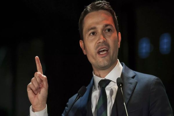 ROBERT SIGHIARTĂU: ”GEORGE SIMION S-A ‘ATACAT‘ SINGUR! O METODĂ CLASICĂ DE PROPAGANDĂ, RUPTĂ DIN MANUALELE MOSCOVEI”