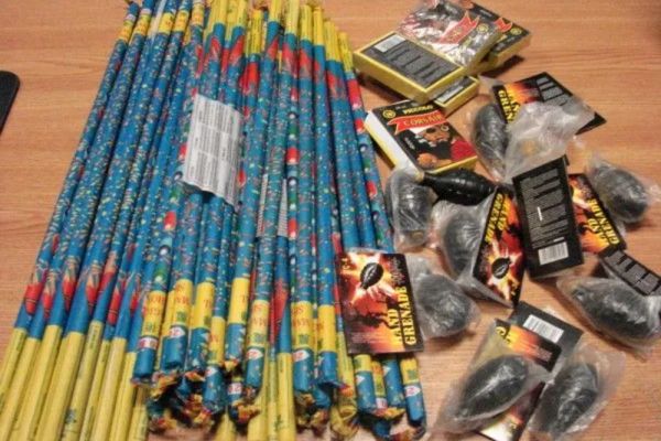 CAMERA DEPUTAȚILOR A APROBAT LEGEA CARE INTERZICE VÂNZAREA MATERIALELOR PIROTEHNICE CĂTRE MINORI ȘI PERSOANE NEAUTORIZATE