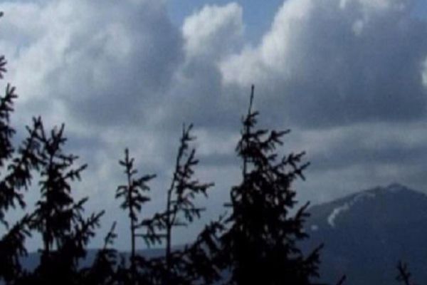 Cod galben de vânt puternic: rafale de până la 110 km/h, în zonele montane 