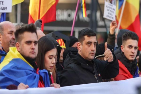 GEORGE SIMION: AVEM SEMNĂTURILE PENTRU SUSPENDAREA LUI IOHANNIS. TREBUIE SĂ-ȘI DEA DEMISIA! IEȘIM ORGANIZAT ÎN STRADĂ - VIDEO