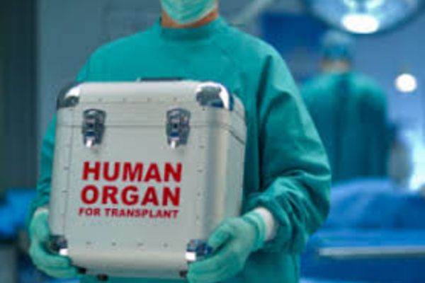 DONAREA DE ORGANE: O ȘANSĂ LA VIAȚĂ ÎMPIEDICATĂ DE SUPERSTIȚII. APROAPE 100 DE PACIENȚI MOR ANUAL ÎNAINTE SĂ POATĂ BENEFICIA DE UN TRANSPLANT