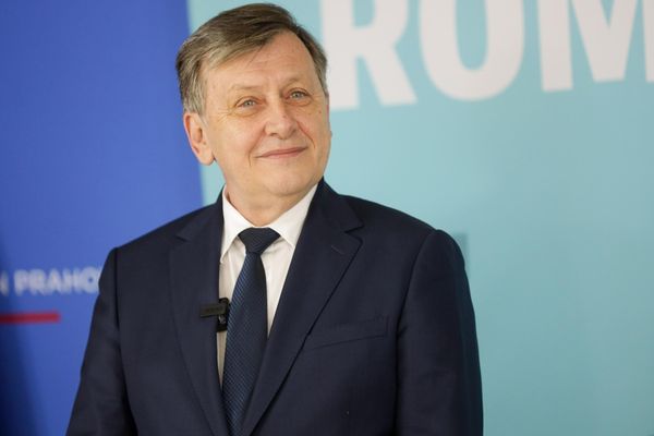 CRIN ANTONESCU, ATACURI CU UMOR LA CONTRACANDIDAȚI: CIOLACU SAU BOLOJAN? PE CINE AR ARUNCA DIN BARCĂ ÎN MIJLOCUL RECHINILOR