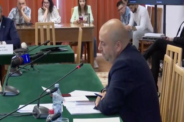 MIHAI BUSUIOC, ALES JUDECĂTOR CCR, ȘI-A CITIT CV-UL DE PE FOAIE, ÎN TIMPUL AUDIERILOR, ȘI NU A ȘTIUT SĂ SPUNĂ CE EXPERIENȚĂ ARE 