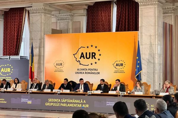 AUR PROPUNE MĂSURI CONCRETE PENTRU CREȘTEREA SIGURANTEI ÎN ȘCOLI: PAZA CU POLIȚIA LOCALĂ, UNIFORMĂ OBLIGATORIE ȘI INTERZICEREA TELEFOANELOR MOBILE