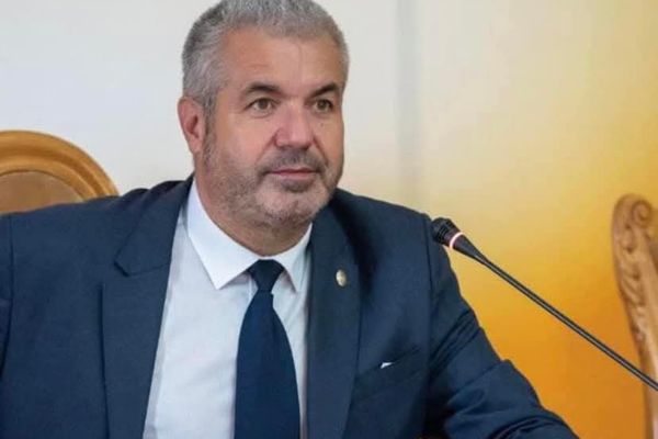 DEPUTATUL AUR LUCIAN- FLORIN PUȘCAȘU DENUNȚĂ ABUZURILE ANAF ȘI CERE RESPECTAREA DREPTURILOR ROMÂNILOR DIN DIASPORA CARE ÎȘI SPRIJINĂ FINANCIAR FAMILIILE DIN ȚARĂ