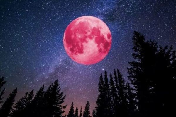 „LUNA CĂPȘUNĂ” VA APĂREA PE CERUL SERII MARȚI, 10 IUNIE