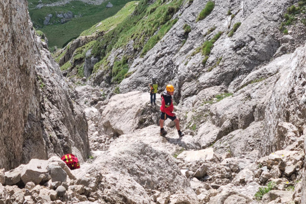 Căutările tânărului dispărut în Bucegi continuă sâmbătă. Salvamont: „Încă nu avem indicii clare despre direcția urmată”