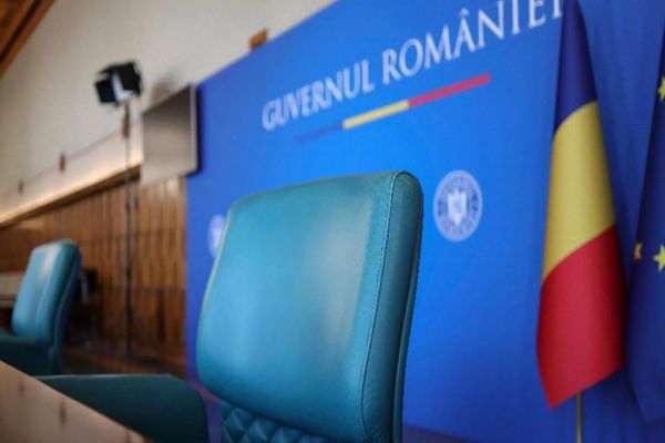 GUVERNUL A DESECRETIZAT COSTURILE ZBORURILOR OFICIALE. CÂT AU CHELTUIT CIUCĂ ȘI CIOLACU