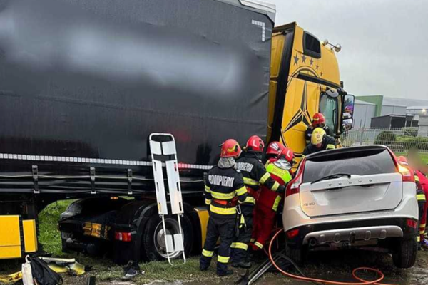 GRAV ACCIDENT RUTIER ÎN JUDEȚUL SUCEAVA. O PERSOANĂ A MURIT ȘI TREI AU FOST RĂNITE 