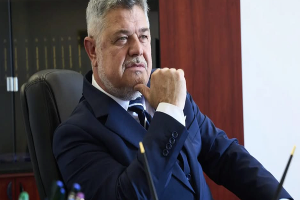 „Guvernul incompetent pleacă acasă!” Ninel Peia aruncă bomba: Soarta lui Bolojan se decide duminică, la vot