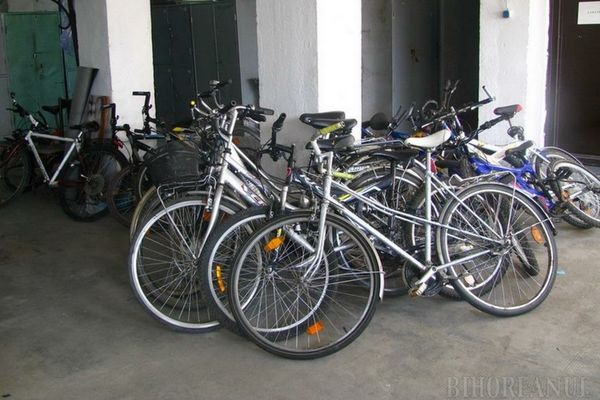 BICICLETE ȘI TROTINETE ELECTRICE FURATE, ÎN VALOARE DE PESTE 200.000 DE LEI, GĂSITE LA VAMĂ
